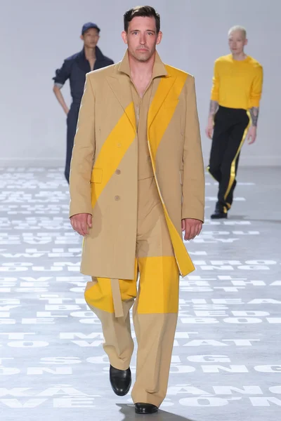 Look 18